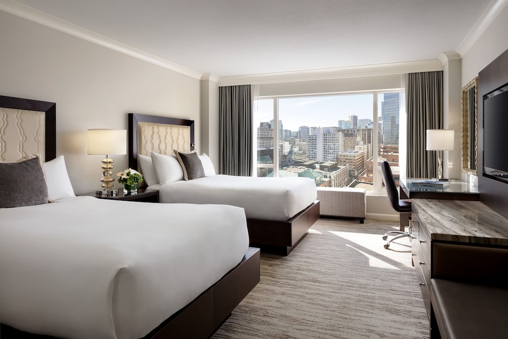 Habitación Deluxe, 1 cama de matrimonio grande, vistas a la ciudad del hotel Fairmont Waterfront. Foto 3