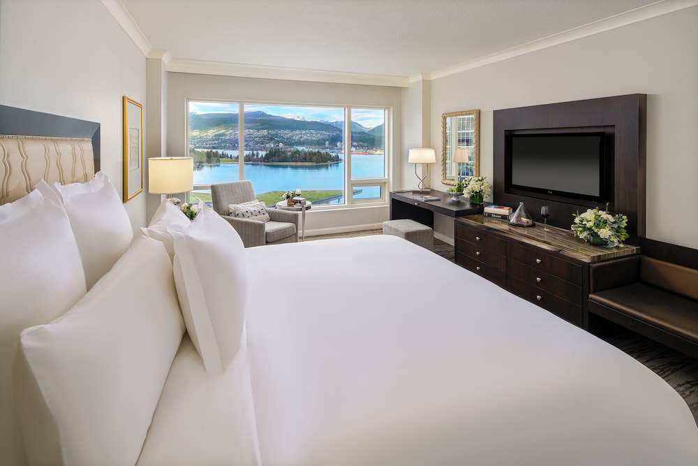 Habitación Signature, 1 cama de matrimonio (Harbor and Stanley Park View) del hotel Fairmont Waterfront. Foto 4