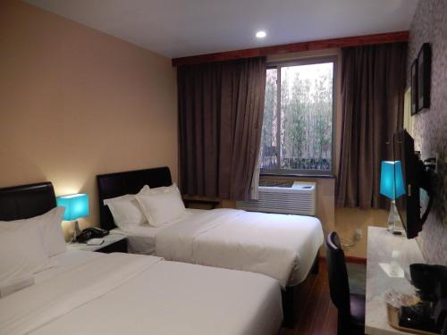 Habitación Doble con 2 camas dobles - No fumadores del hotel Quality Inn Near Sunset Park. Foto 5