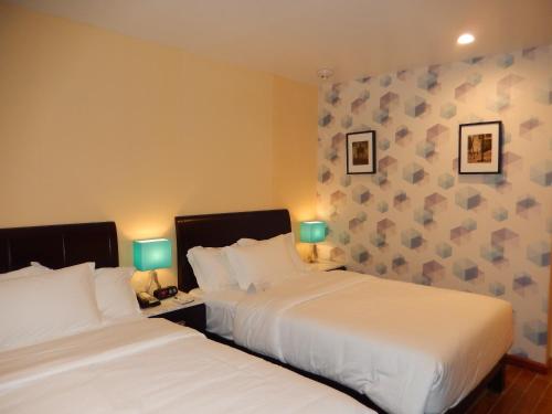 Habitación Doble con 2 camas dobles - No fumadores del hotel Quality Inn Near Sunset Park. Foto 6