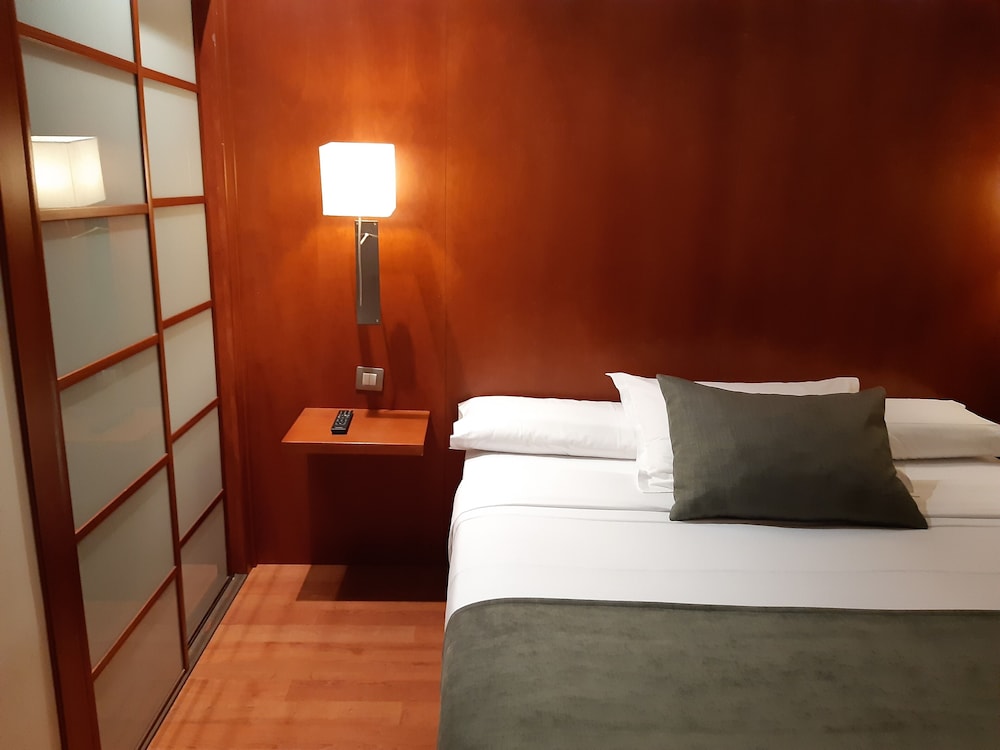 Habitación Triple del hotel Xon's Valencia. Foto 2