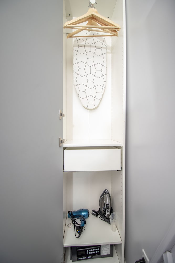 Habitación, 1 cama de matrimonio grande del hotel Canal Loft & Hotel. Foto 1