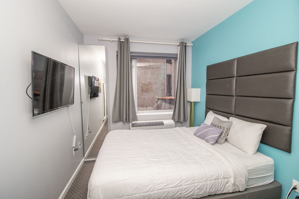 Habitación, 1 cama de matrimonio grande del hotel Canal Loft & Hotel. Foto 4