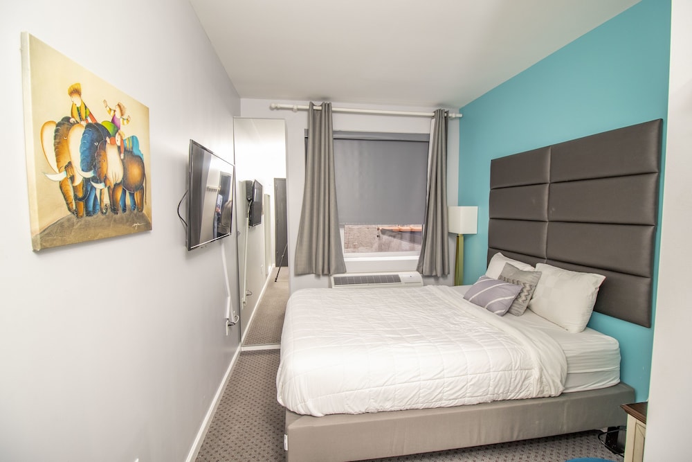 Habitación, 1 cama de matrimonio grande del hotel Canal Loft & Hotel. Foto 5