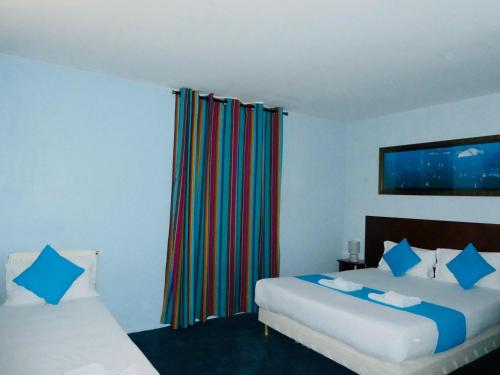 Habitación Triple del hotel Bellevue Montmartre. Foto 3