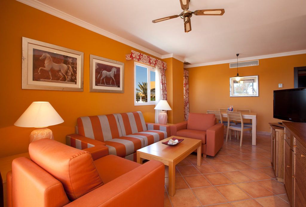 Suite con salón del hotel Playazimbali. Foto 3