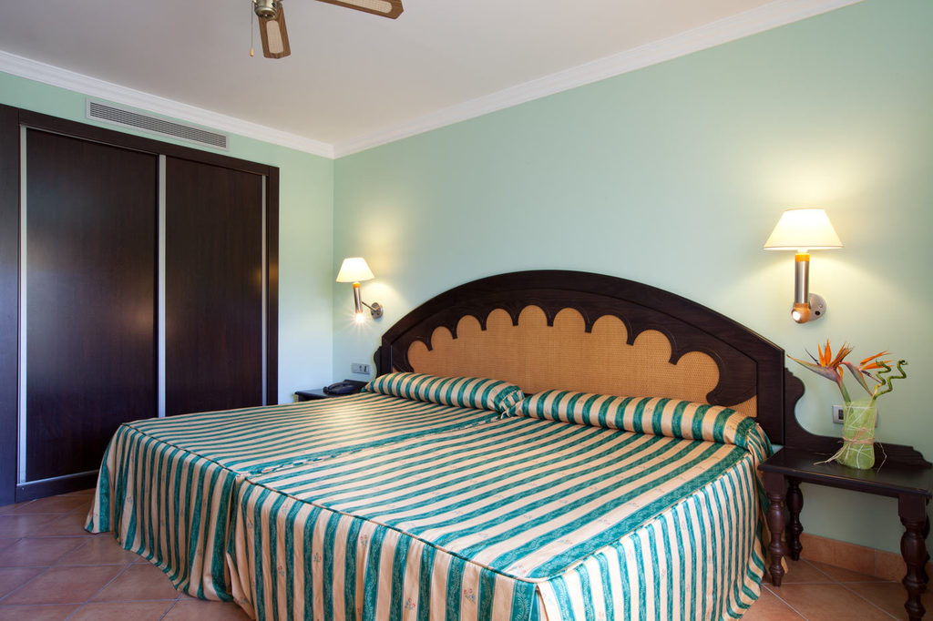 Habitación doble Jardin Privado Superior del hotel Playazimbali. Foto 1