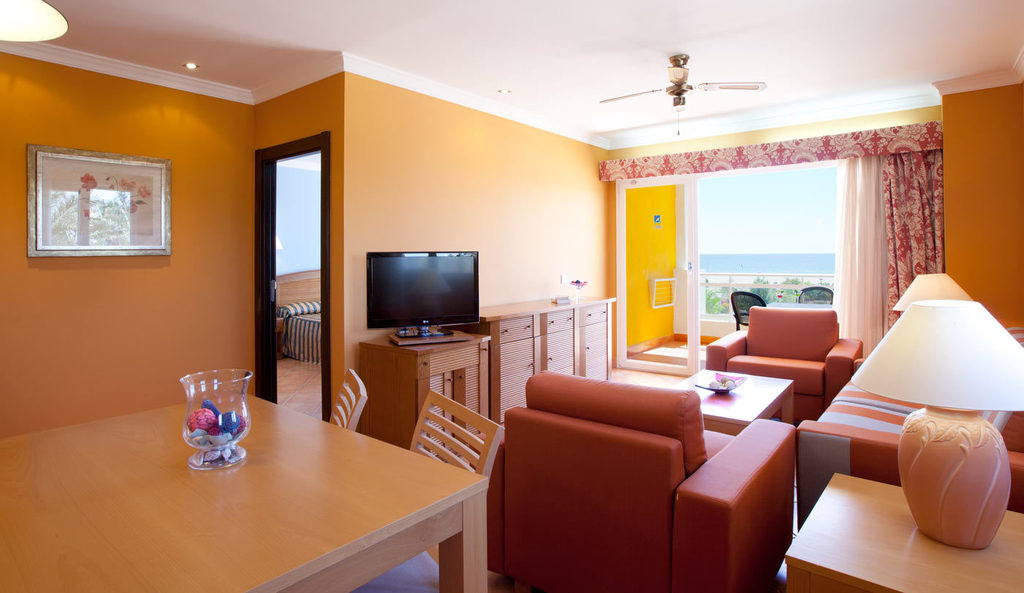 Suite con salón del hotel Playazimbali. Foto 4