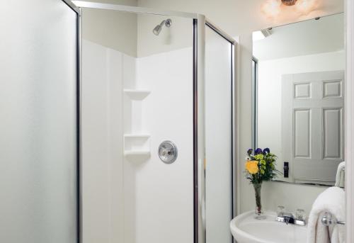 Habitación Doble Estándar con baño compartido del hotel Idlwilde Inn. Foto 2