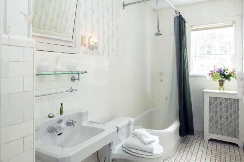 Habitación Doble con baño privado externo del hotel Idlwilde Inn. Foto 2