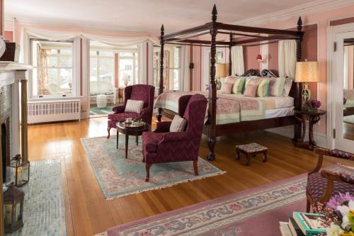Suite King con balcón del hotel Idlwilde Inn. Foto 1