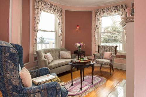 Suite King con balcón del hotel Idlwilde Inn. Foto 4
