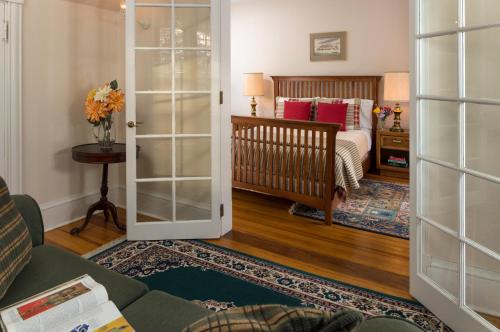 Suite Deluxe con cama Queen del hotel Idlwilde Inn. Foto 1