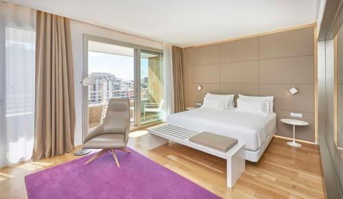 Habitación Superior con terraza del hotel NH Collection Madrid Eurobuilding