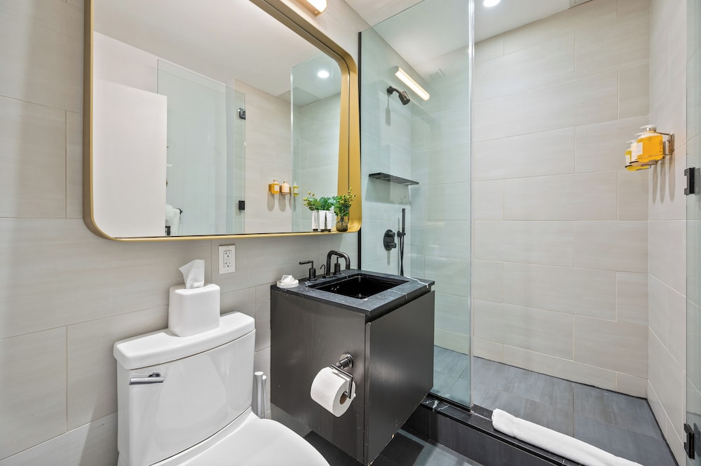 Estudio Grand, 1 cama de matrimonio grande, cocina del hotel Sonder City Hall Park. Foto 23