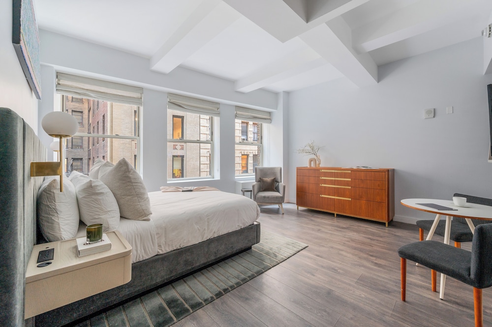 Estudio clásico, 1 cama de matrimonio, ducha adaptada del hotel Sonder City Hall Park. Foto 4