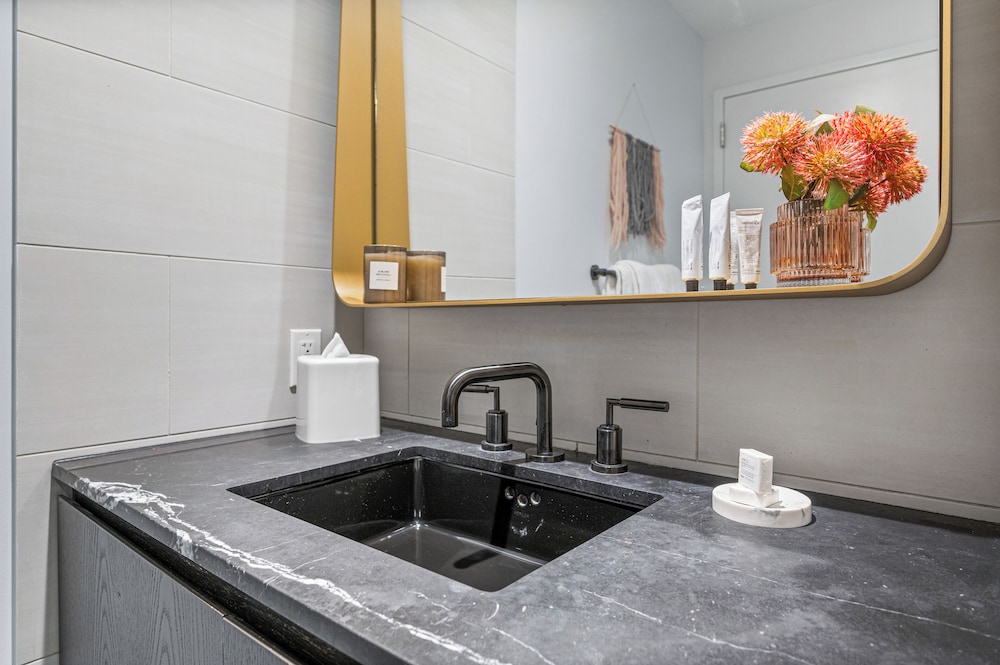 Estudio clásico, 1 cama de matrimonio, ducha adaptada del hotel Sonder City Hall Park. Foto 12