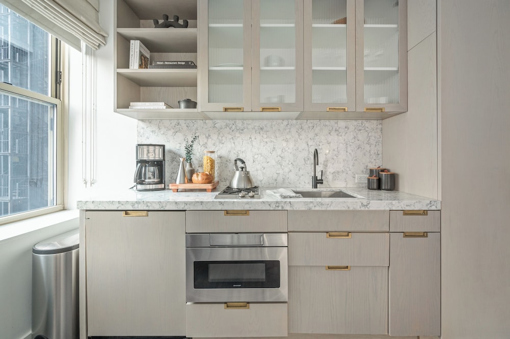 Suite estudio Deluxe, 1 cama de matrimonio grande, cocina del hotel Sonder City Hall Park. Foto 4