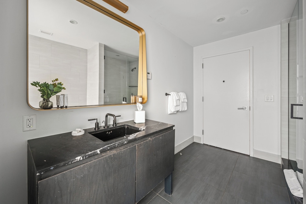 Suite estudio Deluxe, 1 cama de matrimonio grande, cocina del hotel Sonder City Hall Park. Foto 22