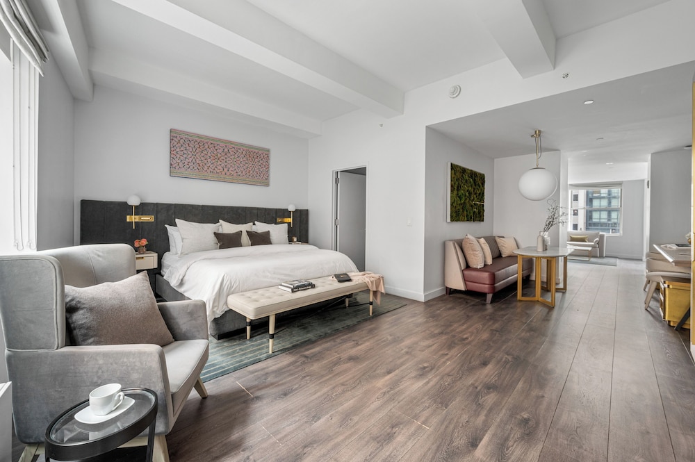 Suite presidencial, 1 cama de matrimonio grande con sofá cama, cocina del hotel Sonder City Hall Park. Foto 10