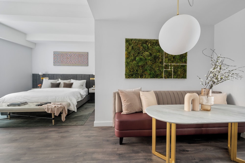 Suite presidencial, 1 cama de matrimonio grande con sofá cama, cocina del hotel Sonder City Hall Park. Foto 24