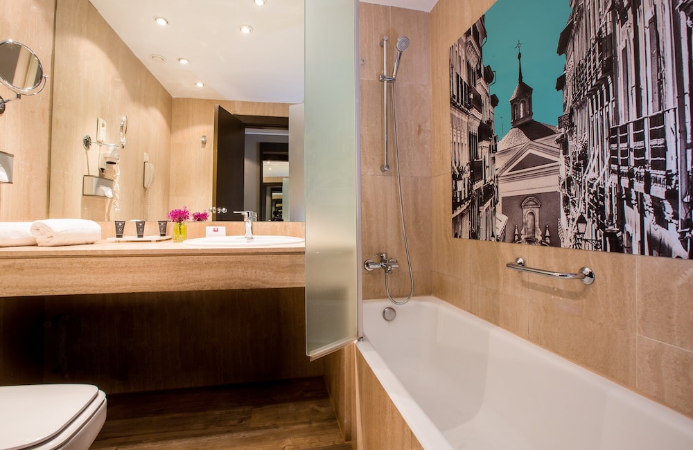Habitación Deluxe del hotel Leonardo Boutique Madrid. Foto 14