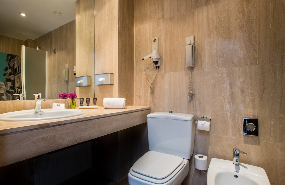 Habitación Deluxe del hotel Leonardo Boutique Madrid. Foto 15