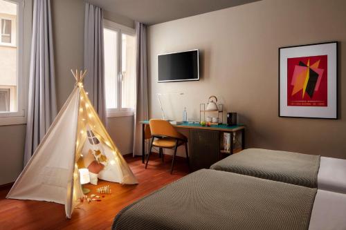 Habitación Triple Avani del hotel Avani Alonso Martínez Madrid Hotel. Foto 1