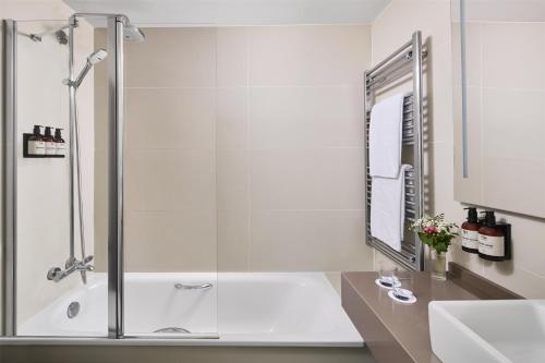 Habitación Doble Estándar - 1 o 2 camas del hotel NH Madrid Atocha. Foto 2