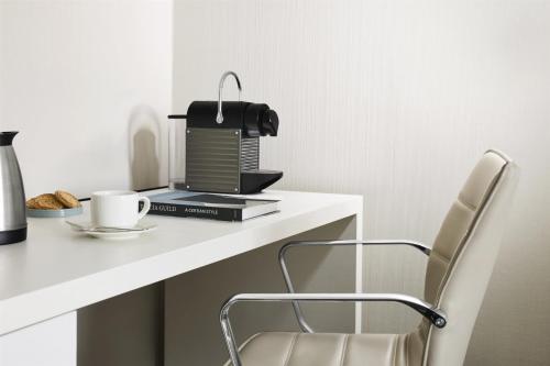 Habitación Doble Superior - 1 o 2 camas del hotel NH Madrid Atocha. Foto 1