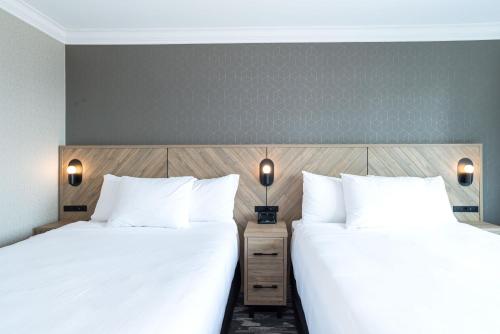 Standard Room, 2 Queen Beds, North Tower del hotel Sandman Vancouver Downtown. Foto 1