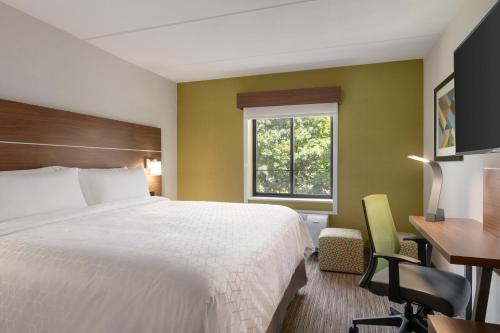 Habitación Estándar - Cama extragrande del hotel Holiday Inn Express Plattsburgh. Foto 8