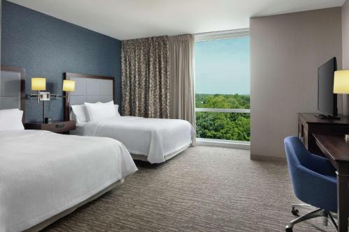 Habitación adaptada para personas de movilidad reducida - 2 camas grandes - No fumadores del hotel Hampton Inn & Suites Teaneck/glenpointe. Foto 6