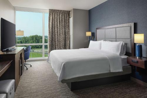 Habitación con cama extragrande - Adaptada para personas con discapacidad auditiva/no fumadores del hotel Hampton Inn & Suites Teaneck/glenpointe