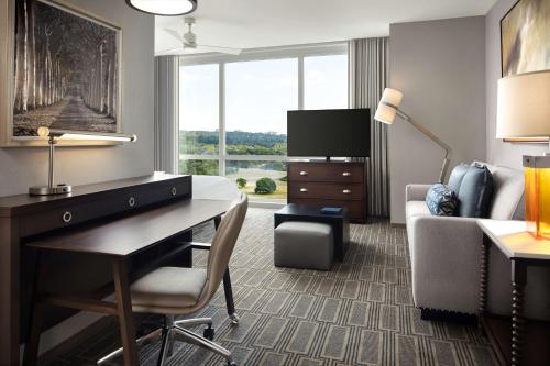 Suite Deluxe con cama extragrande para no fumadores del hotel Homewood Suites By Hilton Teaneck Glenpointe
