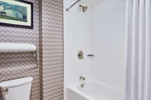 Suite Doble de 1 dormitorio con 2 camas grandes - No fumadores del hotel Homewood Suites By Hilton Teaneck Glenpointe. Foto 1