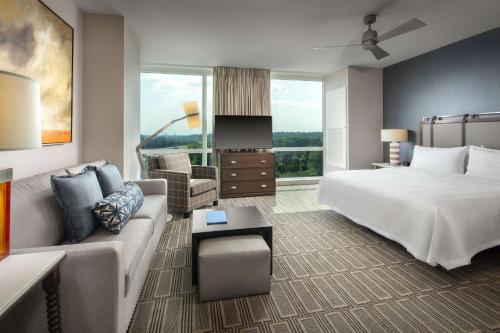 Suite de 1 dormitorio con cama extragrande - No fumadores del hotel Homewood Suites By Hilton Teaneck Glenpointe. Foto 4