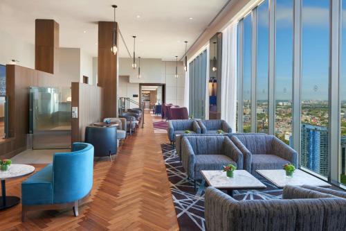 Habitación Premium con acceso al club lounge - 1 cama extragrande del hotel Sheraton Centre Toronto. Foto 16