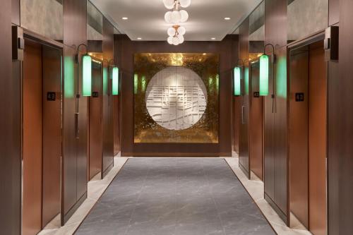 Suite Premium con acceso al club lounge - 1 cama grande del hotel Sheraton Centre Toronto. Foto 18