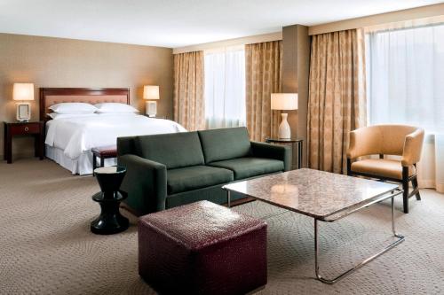 Suite Deluxe - 1 cama extragrande del hotel Sheraton Centre Toronto