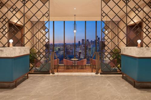 Suite Royal con acceso al club lounge - 1 cama extragrande del hotel Sheraton Centre Toronto. Foto 13