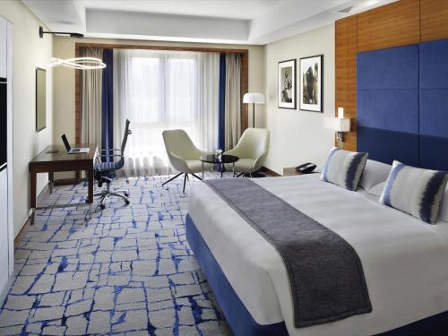 Executive King Room - Complimentary Lounge Access del hotel Mövenpick and Apartments Bur Dubai. Foto 5
