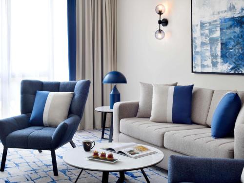 Suite Deluxe del hotel Mövenpick and Apartments Bur Dubai. Foto 4