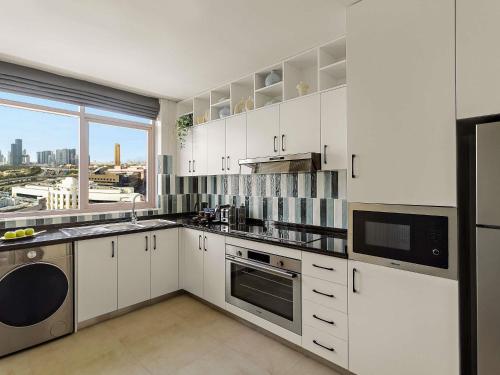 One - Bedroom Apartment - Complimentary Transfer to Kite Beach and Dubai Mall / Burj Khalifa del hotel Mövenpick and Apartments Bur Dubai. Foto 7