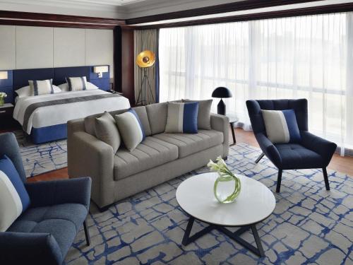 Suite Junior del hotel Mövenpick and Apartments Bur Dubai