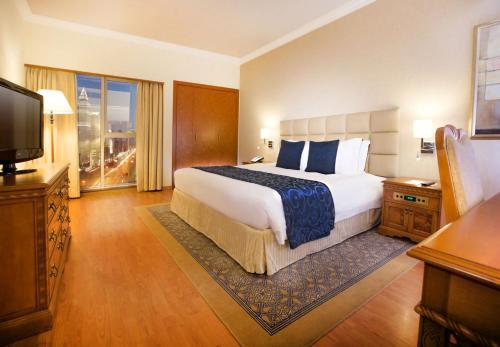 Suite Plaza de 1 dormitorio del hotel Millennium Plaza Downtown. Foto 5
