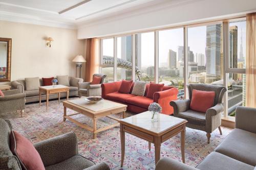 Suite Executive de 1 dormitorio del hotel Millennium Plaza Downtown. Foto 1