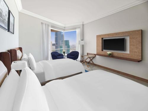 Habitación Fairmont con 2 camas individuales del hotel Fairmont Dubai. Foto 2