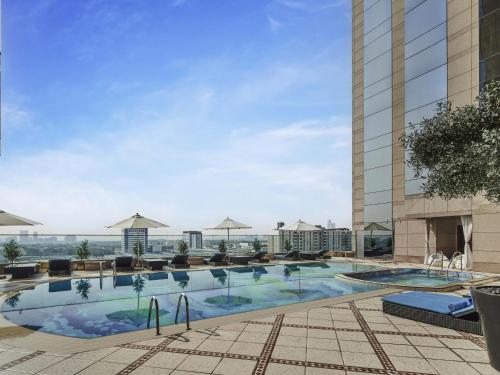 Suite Junior Doble con cama grande del hotel Fairmont Dubai. Foto 2