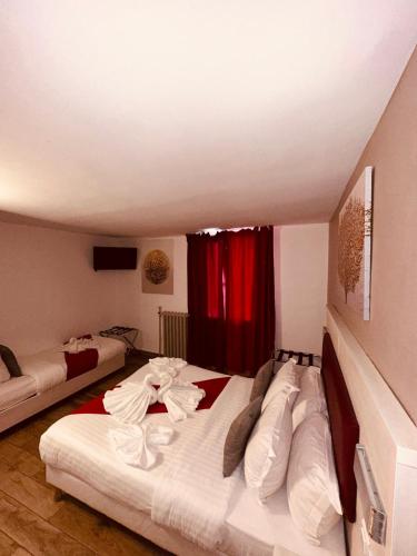 Habitación Triple del hotel Pavillon Opera Lafayette. Foto 4